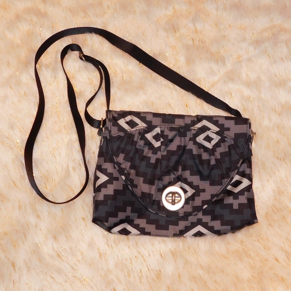 Baggallini Black & Grey Crossbody bag